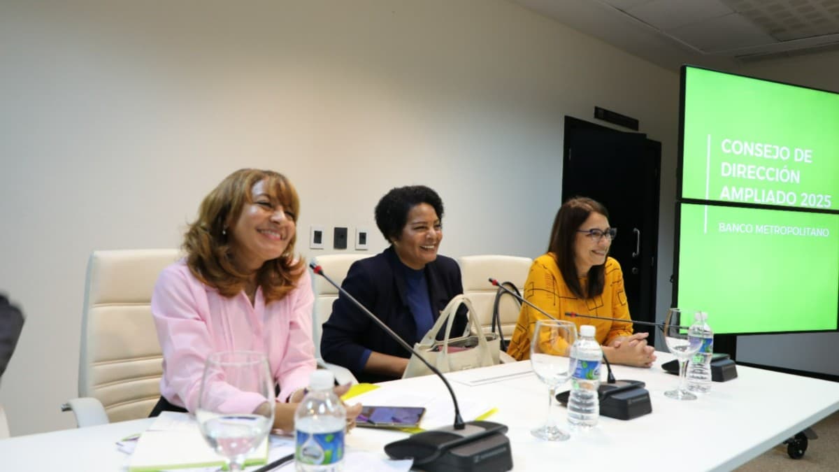 Asiste máxima directiva del BCC a Consejo de Dirección Ampliado de BanMet