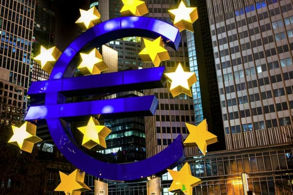 El euro firma su año más alcista desde 2017 y apunta a desbordar los 1,20 dólares en 2026