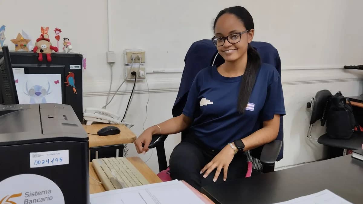 Jennifer de la Caridad Ferrer: «La juventud bancaria está firme.»