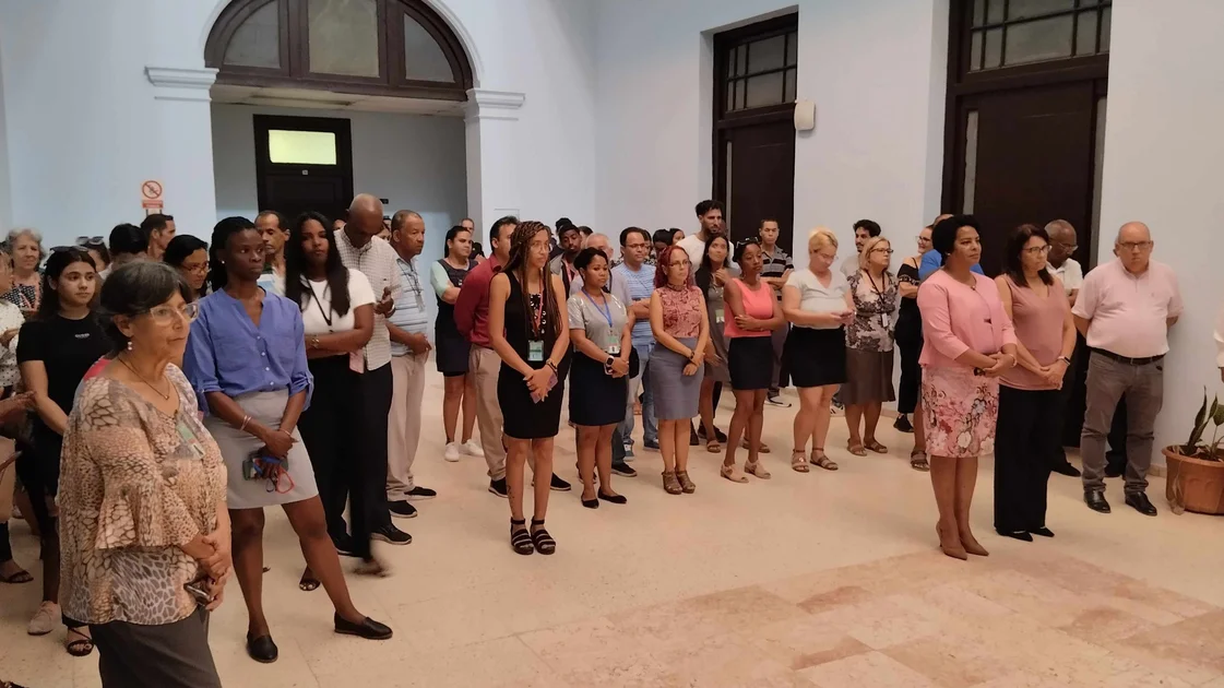 En BCC, bancarias cubanas hacen valer su condena al bloqueo