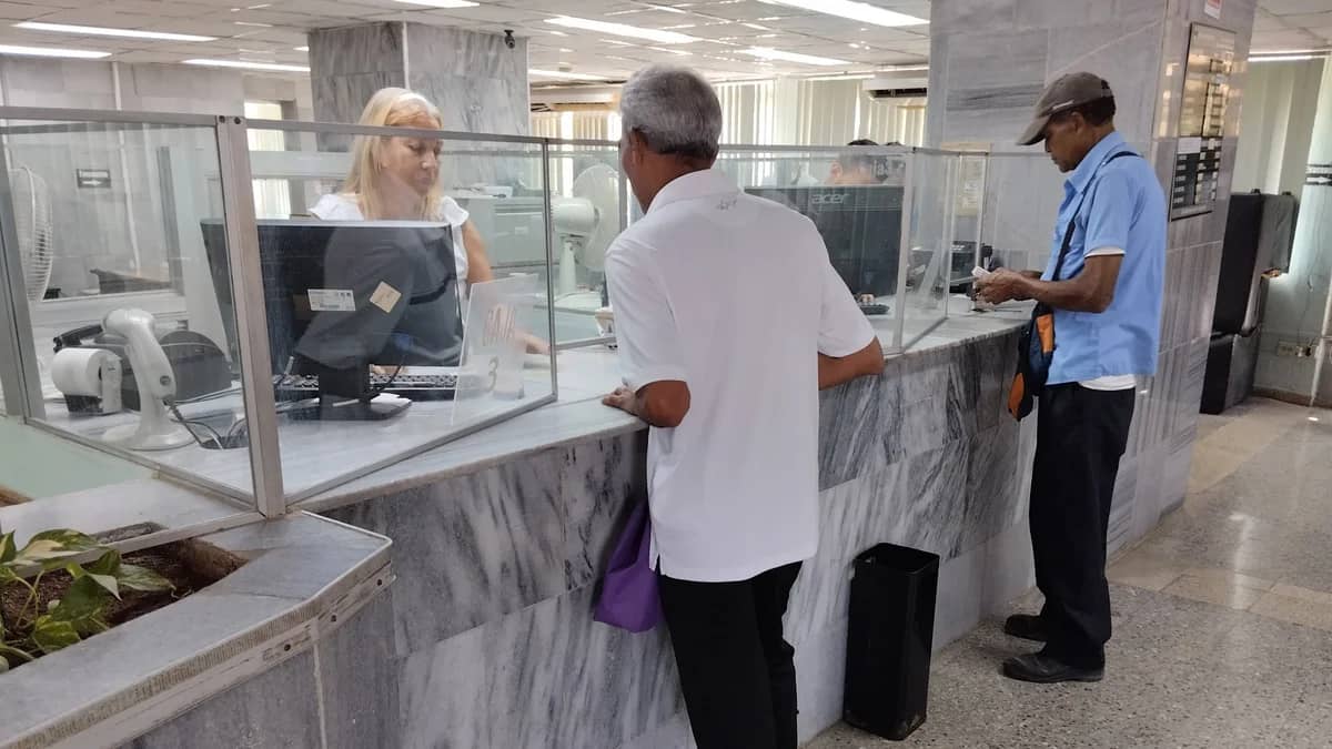 Inicia pago a jubilados y pensionados de la seguridad social