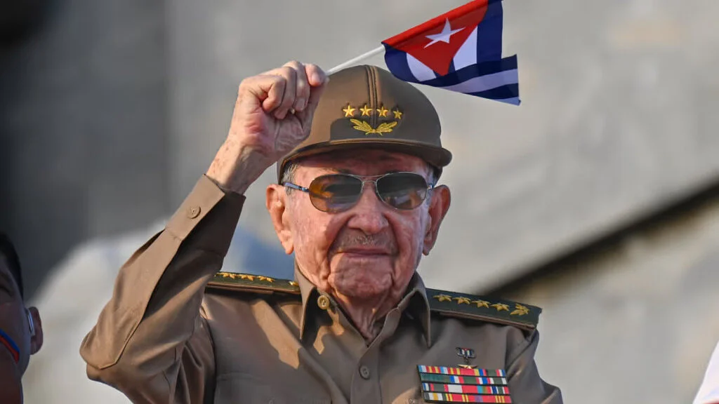 Raúl Castro: Seguiré marchando al frente del pueblo cubano.