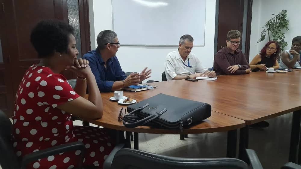 Juristas del Banco Central de Cuba debaten impacto del bloqueo en jornada por su Día