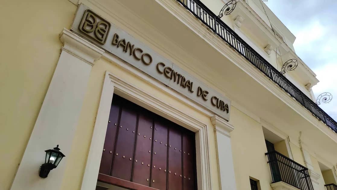 Parlamento cubano debatió sobre posibles transformaciones del sistema bancario y tributario en la Isla