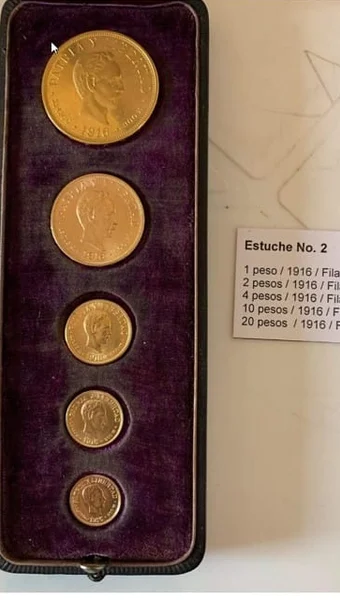 Segundo estuche de la Colección Menocal (Museo Numismático Nacional de Cuba)